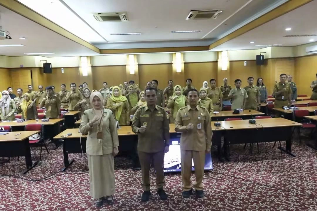 Bupati Bangkalan Lukman Hakim dalam evaluasi inovasi pelayanan publik IGA