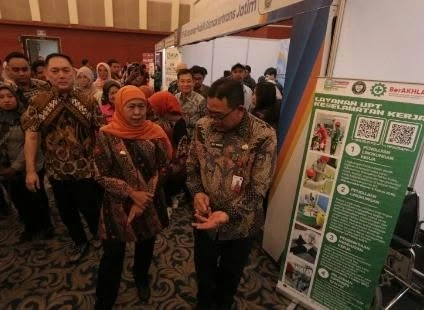 Khofifah Indar Parawansa pada Job Fair Inklusif Jatim 2026 yang menyediakan 166 lowongan kerja bagi penyandang disabilitas di Surabaya