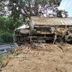 Truk Boks Tabrak Motor di Magelang–Kopeng, Tiga Anggota Keluarga Tewas