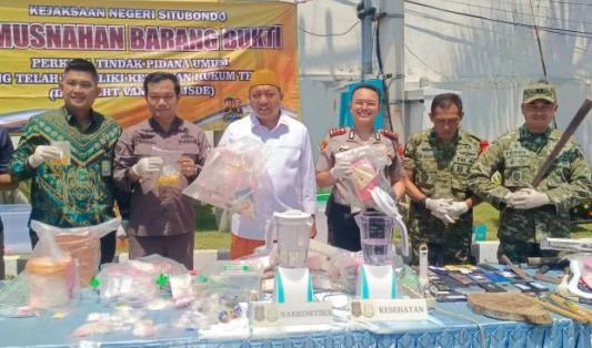 Kejari Situbondo memusnahkan barang bukti narkotika sabu, pil Trex, obat keras Dextro, dan barang lainnya dari 84 perkara pada Oktober 2026.