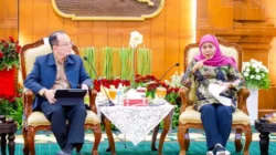 Khofifah Indar Parawansa saat menerima audiensi BPKP Jawa Timur di Surabaya