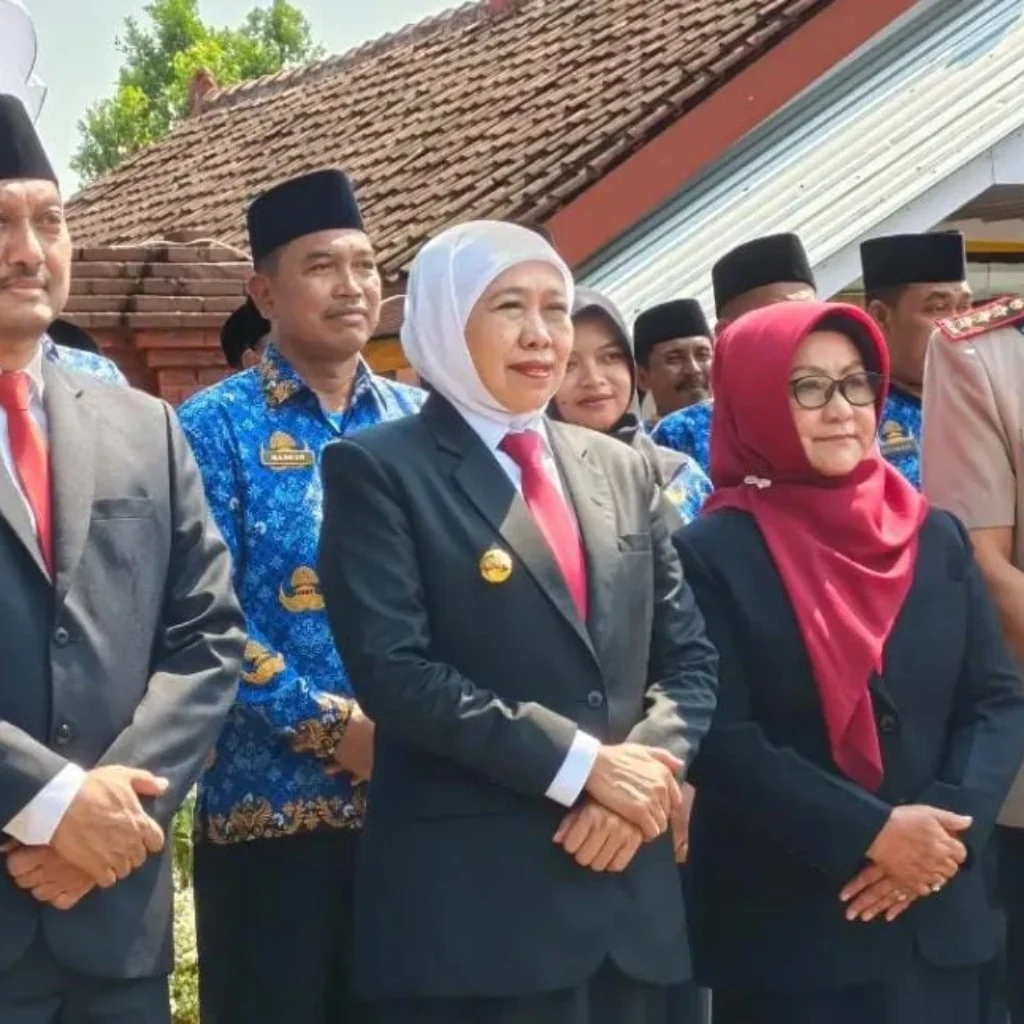 Khofifah Indar Parawansa ziarah ke makam Gubernur Suryo di Magetan