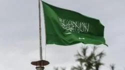 Koalisi Saudi Cegat 3 Rudal Balistik Houthi, Peringatan Darurat Dikeluarkan 3 Bendera Arab Saudi dalam laporan pencegatan tiga rudal balistik dan empat drone kelompok Houthi oleh pertahanan udara Saudi