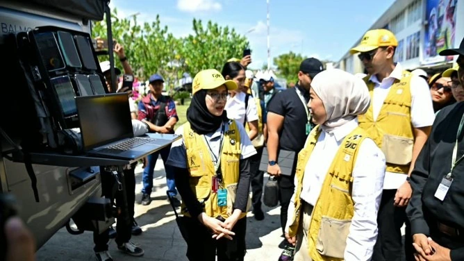 Meutya Hafid meninjau kesiapan frekuensi radio dan BTS untuk MotoGP Mandalika 2026