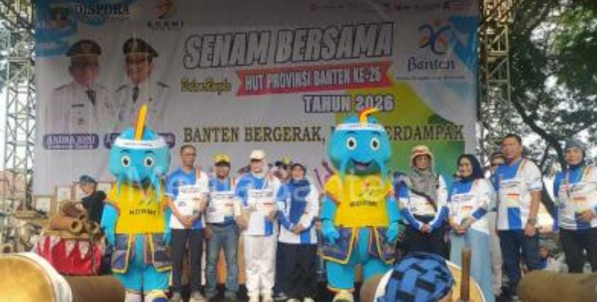Warga mengikuti senam bersama dalam rangka HUT ke-26 Provinsi Banten di Serang dan peluncuran maskot Si Bloso