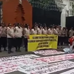 Mahasiswa Bandung Raya Gelar Aksi di DPRD Jabar, Desak Evaluasi Pendidikan hingga Program MBG