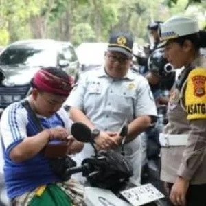 Operasi Patuh Agung 2026 di Bali, Polisi Tindak Pelanggar dan Edukasi Pengendara