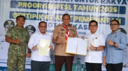 Penyerahan 600 sertifikat PTSL Kota Bekasi di Stadion Patriot Candrabhaga