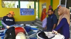 Penyaluran bantuan air bersih Makassar oleh Pemprov Sulsel untuk warga terdampak kekeringan