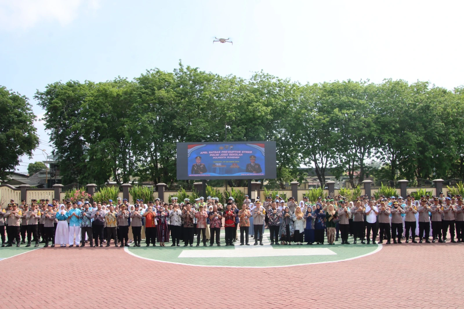 Apel Satgas Polisi Jogo Sekolah Polresta Sumenep bersama personel kepolisian, guru, dan siswa di Lapangan Apel Tribrata