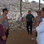 Kemarau Bikin Warga TPA Ciangir Kesulitan Air, Polisi Turun Tangan