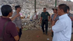 Polsek Tamansari menyambangi warga pemulung di TPA Ciangir dan memfasilitasi bantuan air bersih