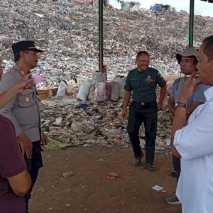Kemarau Bikin Warga TPA Ciangir Kesulitan Air, Polisi Turun Tangan