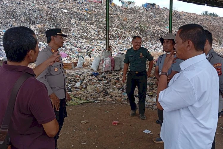 Polsek Tamansari menyambangi warga pemulung di TPA Ciangir dan memfasilitasi bantuan air bersih