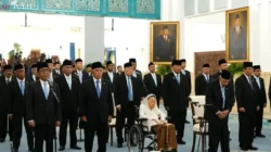 Pratikno dan Hatta Rajasa dalam pelantikan Wantimpres 2026