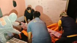 Polisi memeriksa lokasi pria meninggal di Pamolokan Sumenep