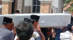 Pemulangan jenazah Sulaidah, PMI asal Desa Telaga Biru, Bangkalan, dari Malaysia ke rumah duka di Tanjung Bumi