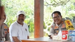 Polres Gianyar menggelar Rembug Warga dan Poliran bersama masyarakat Desa Kemenuh Sukawati untuk membahas penipuan catut nama polisi dan keamanan lingkungan.