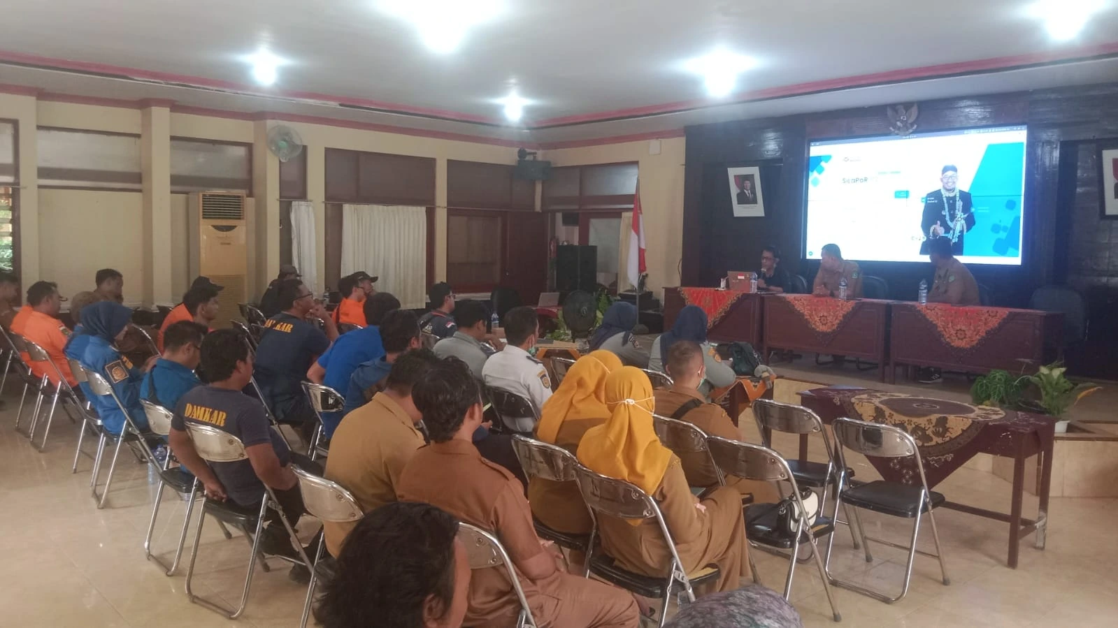Apel kesiapsiagaan Call Center 112 Sumenep bersama 62 personel lintas OPD di Aula Diskominfo