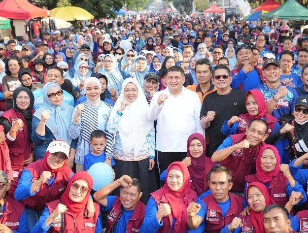 Wali Kota Makassar Munafri Arifuddin saat meresmikan CFD Jalan Rusa di Kelurahan Maricaya untuk mendukung ruang usaha PKL dan UMKM