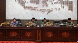 Wakil Bupati Sumenep Imam Hasyim menyampaikan Nopel dana cadangan Pilkada Sumenep 2029 dalam rapat paripurna DPRD