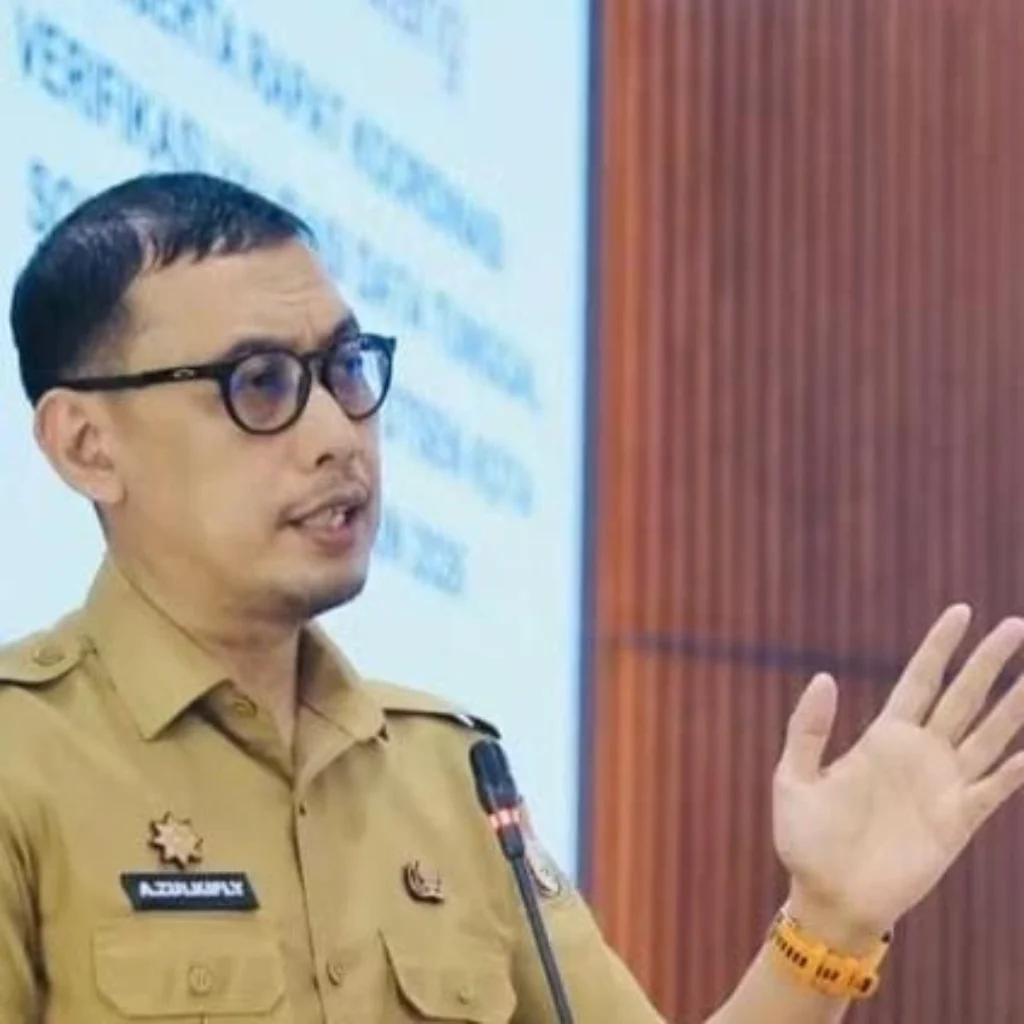 Sekda Makassar Andi Zulkifly memimpin rapat verifikasi DTSEN Makassar untuk pemetaan sosial ekonomi masyarakat