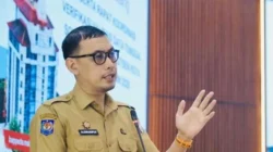 Sekda Makassar Andi Zulkifly memimpin rapat verifikasi DTSEN Makassar untuk pemetaan sosial ekonomi masyarakat