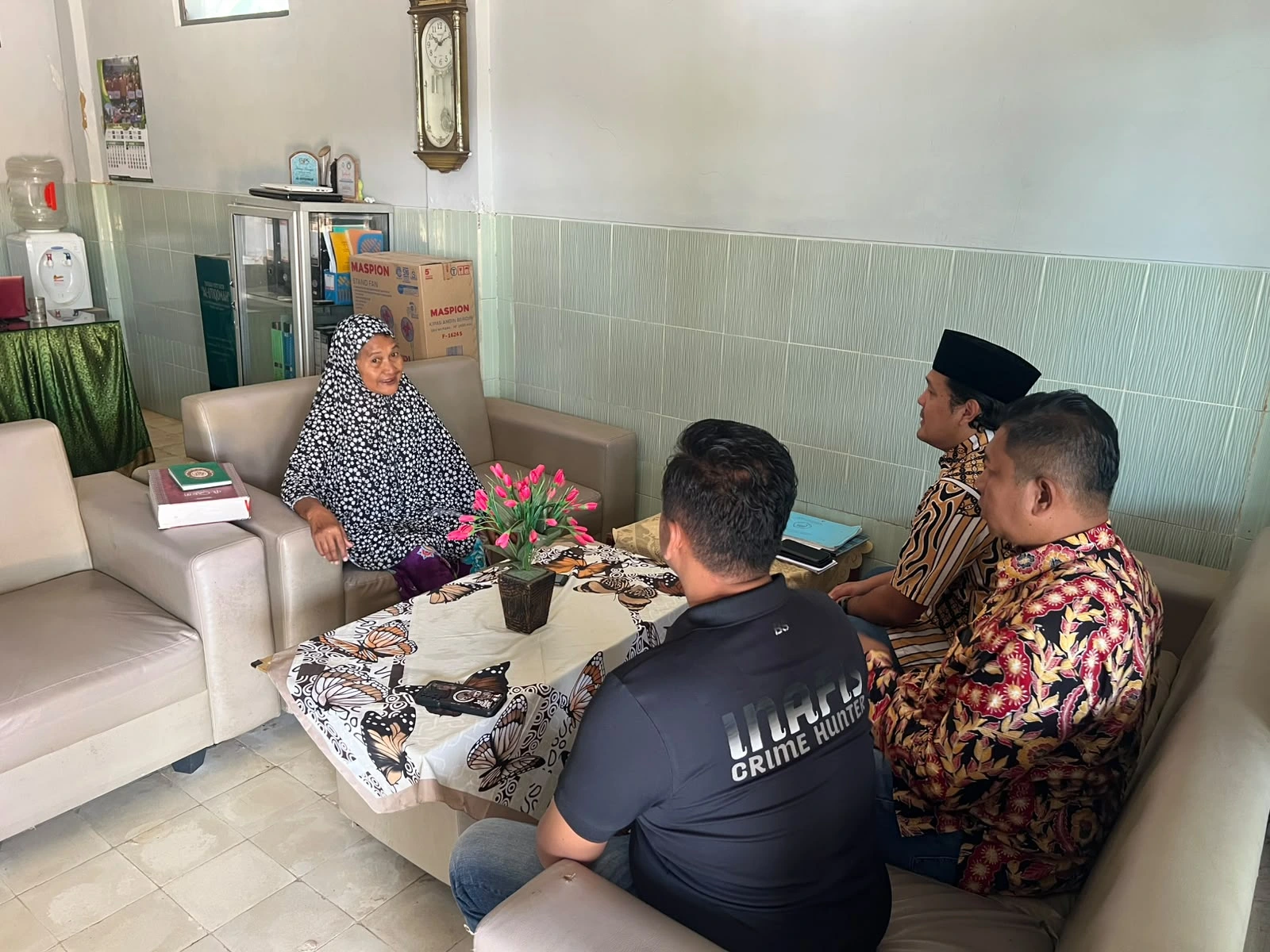Jumat Berkah, Satreskrim Polresta Sumenep Sambangi Yayasan Al-Istiqomah 1 Kegiatan Jumat Berkah Satreskrim Polresta Sumenep di Yayasan Al-Istiqomah