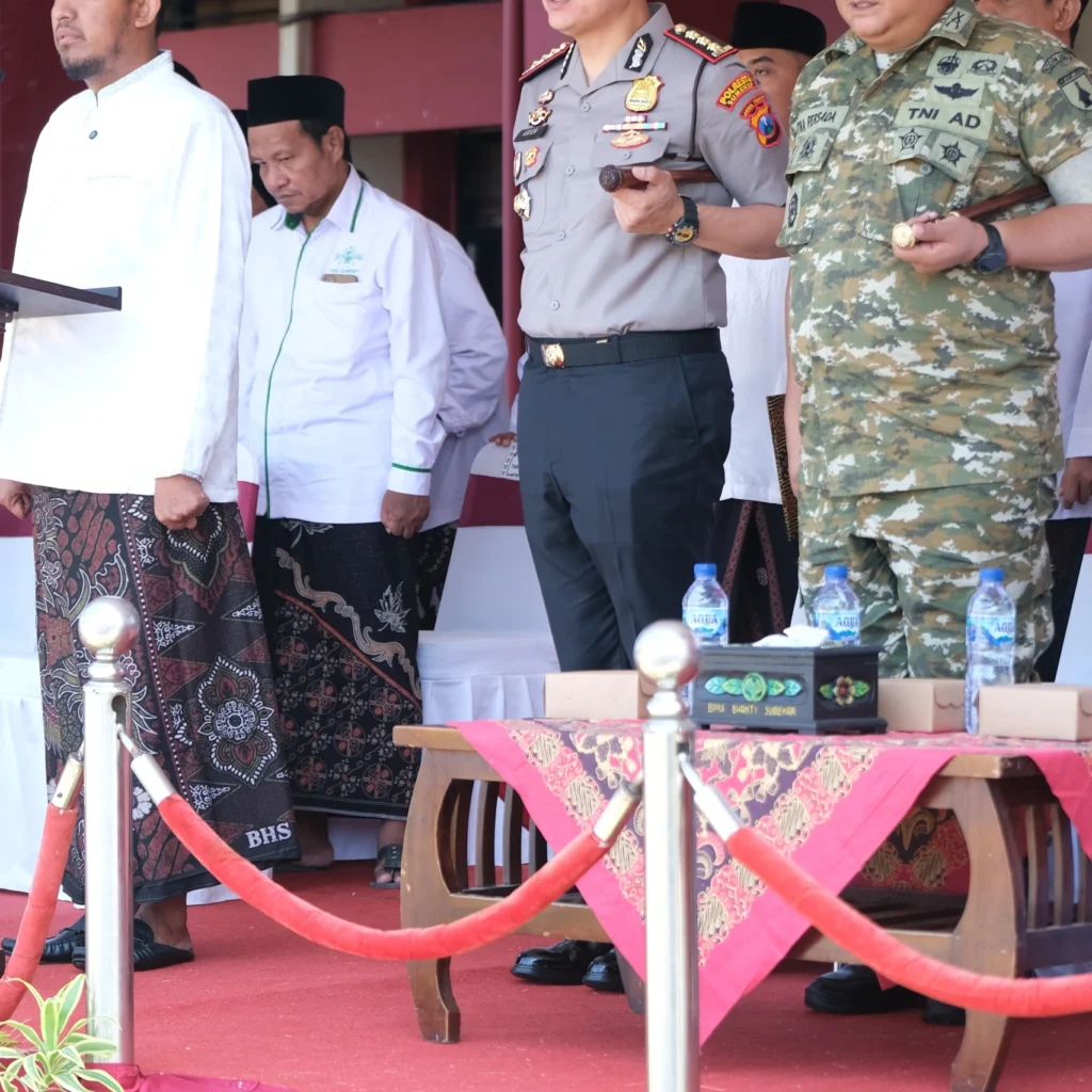 Kapolresta Sumenep Ariek Indra Sentanu menghadiri apel Hari Santri Nasional 2026 di Kantor Bupati Sumenep