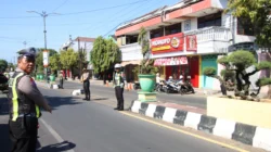 Kapolresta Sumenep memantau arus lalu lintas pagi di wilayah Kabupaten Sumenep