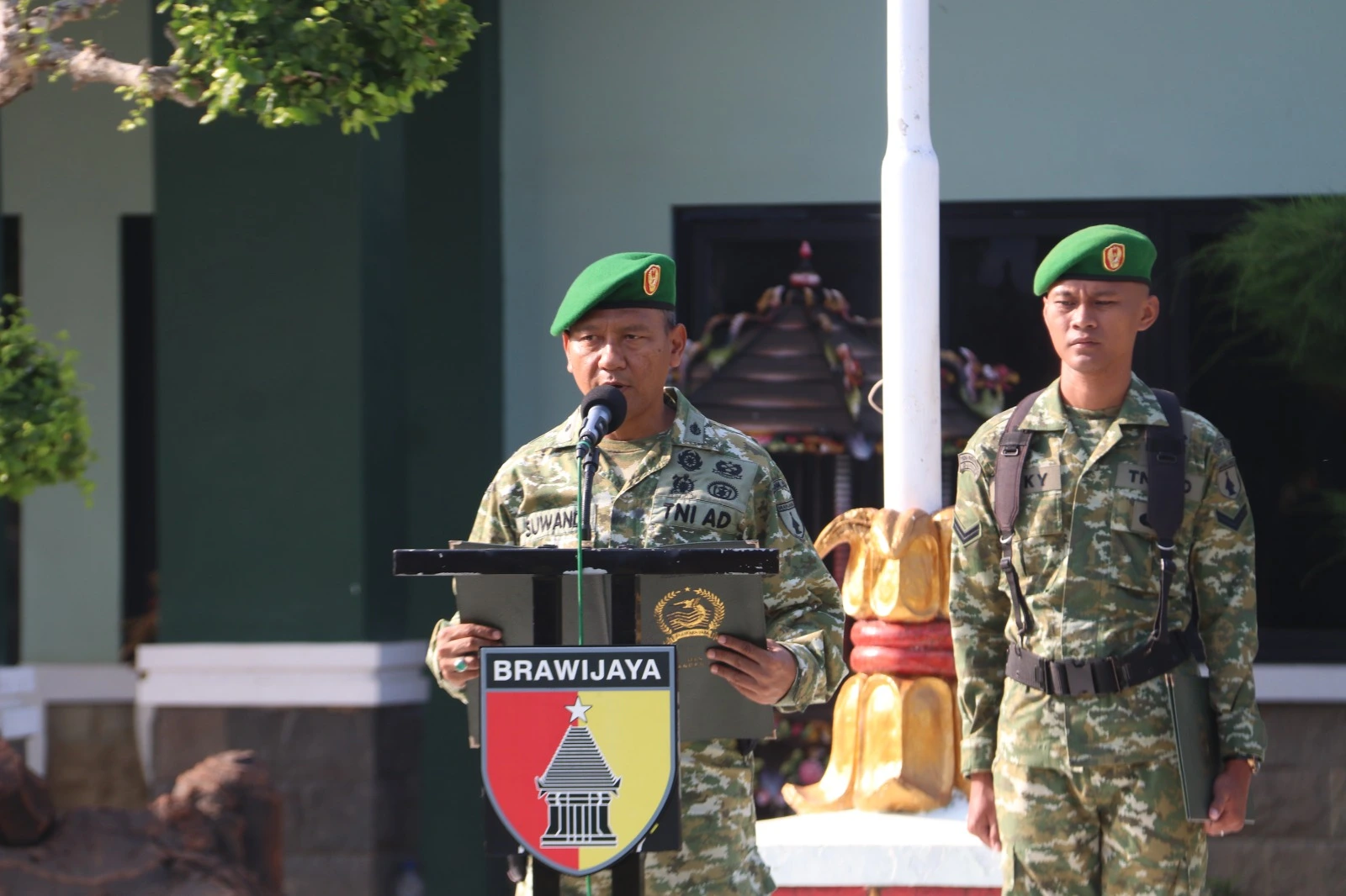 Kasdim 0827 Sumenep membacakan amanat Panglima TNI saat upacara 17-an