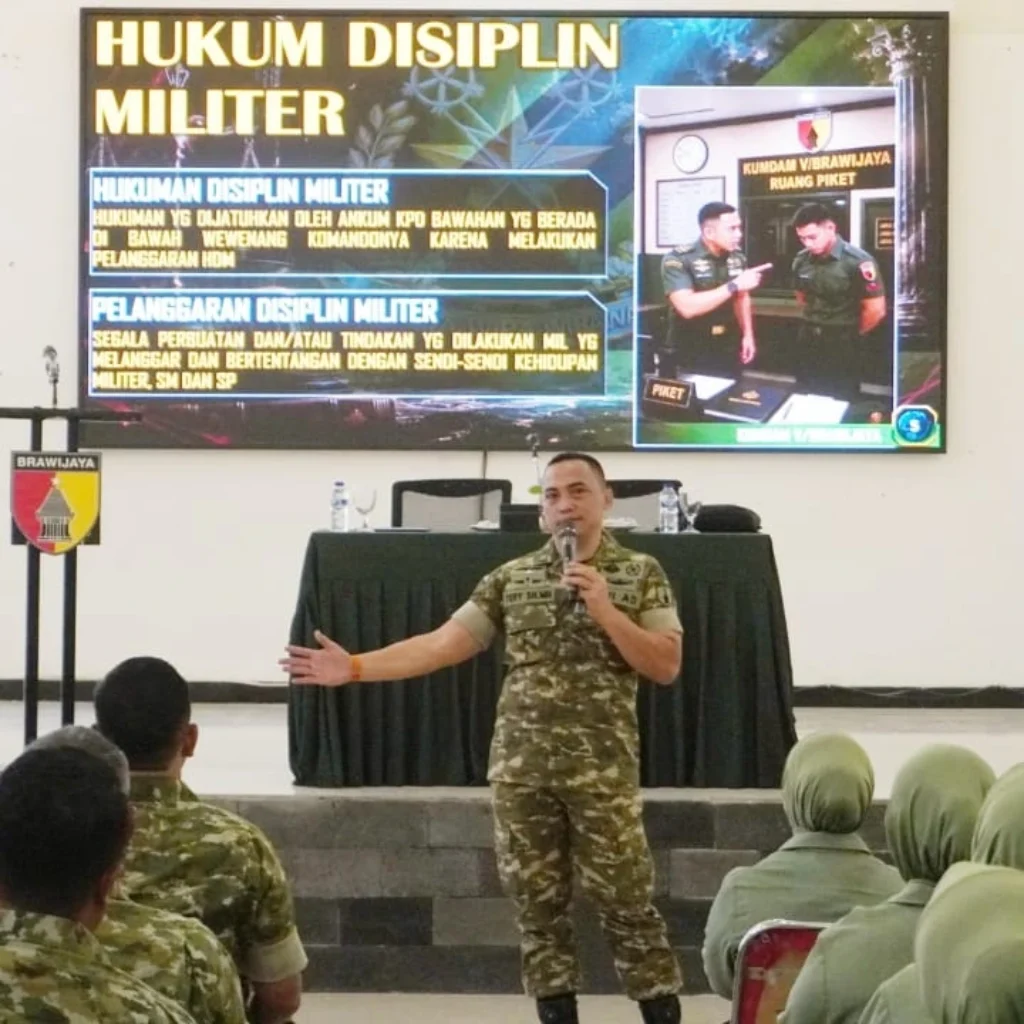 Penyuluhan hukum Kodim 0827 Sumenep bagi prajurit dan Persit KCK di Aula Makodim.