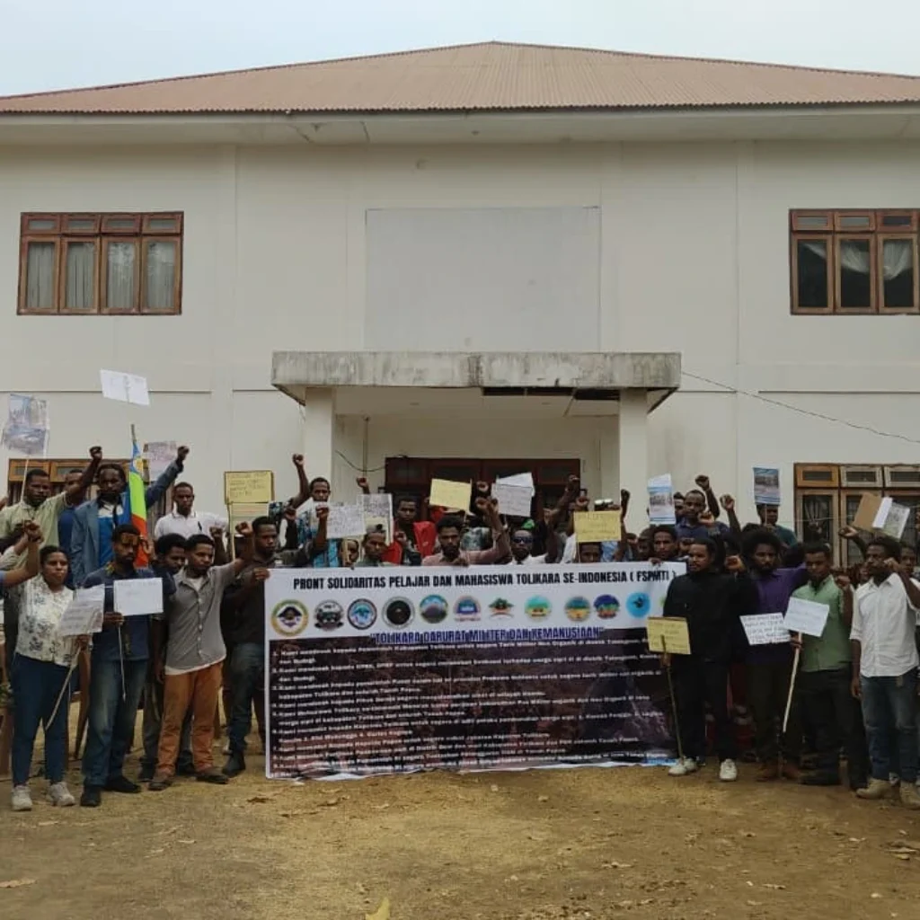 Jumpa pers Front Solidaritas Pelajar dan Mahasiswa Tolikara se-Indonesia di Manado membahas 10 tuntutan terkait keamanan dan HAM di Papua