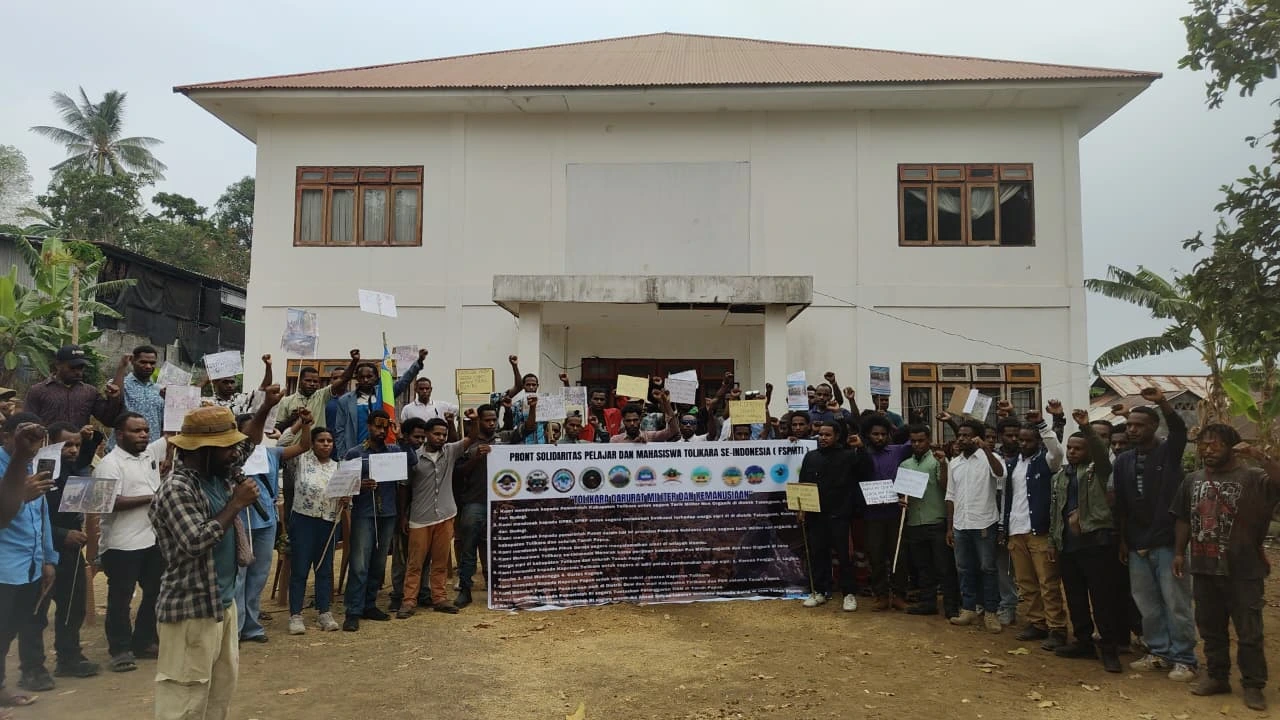 Jumpa pers Front Solidaritas Pelajar dan Mahasiswa Tolikara se-Indonesia di Manado membahas 10 tuntutan terkait keamanan dan HAM di Papua