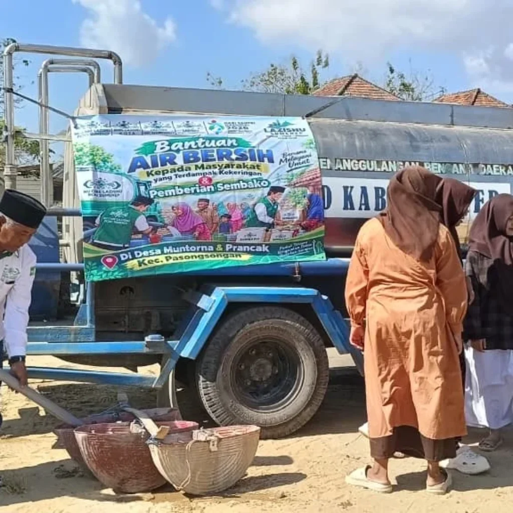 NU Care-LAZISNU Sumenep menyalurkan bantuan air bersih kepada warga terdampak kekeringan di Pasongsongan