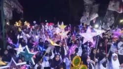 Ratusan santri mengikuti pawai lampion Hari Santri Nasional 2026 di Giligenting, Sumenep