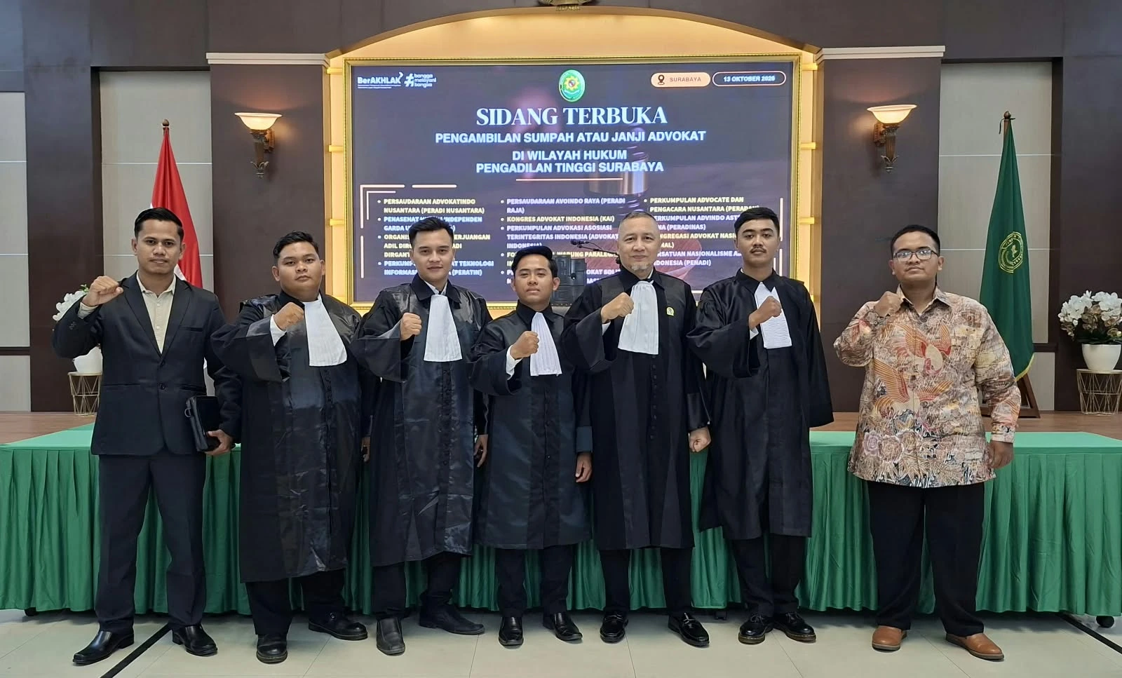 Penyumpahan lima advokat PERADI Dirgantara Angkatan Kedua di Pengadilan Tinggi Surabaya