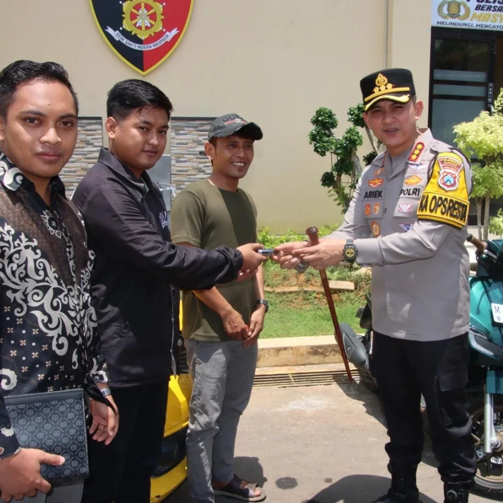 Polresta Sumenep Serahkan Pinjam Pakai Kendaraan Barang Bukti kepada Korban