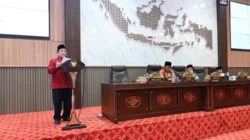 Dana Cadangan Pilkada Sumenep 2029 Diusulkan Rp75 Miliar 3 Wakil Bupati Sumenep KH Imam Hasyim menyampaikan jawaban Raperda dana cadangan Pilkada Sumenep 2029