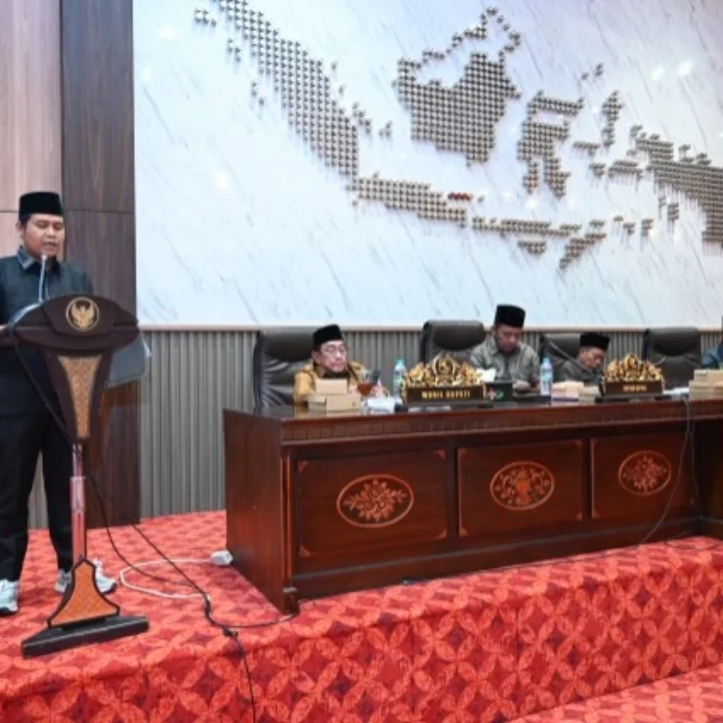 APBD Sumenep 2027 Dibahas DPRD, Defisit Capai Rp96 Miliar 9 Rapat Paripurna DPRD Sumenep membahas pemandangan umum fraksi-fraksi terhadap Raperda APBD 2027.