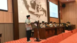Wakil Bupati Sumenep Imam Hasyim membacakan jawaban eksekutif RAPBD Sumenep 2027 di rapat paripurna DPRD