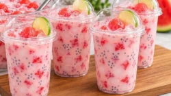 Resep es semangka India segar dengan potongan semangka merah, sirup, dan es batu