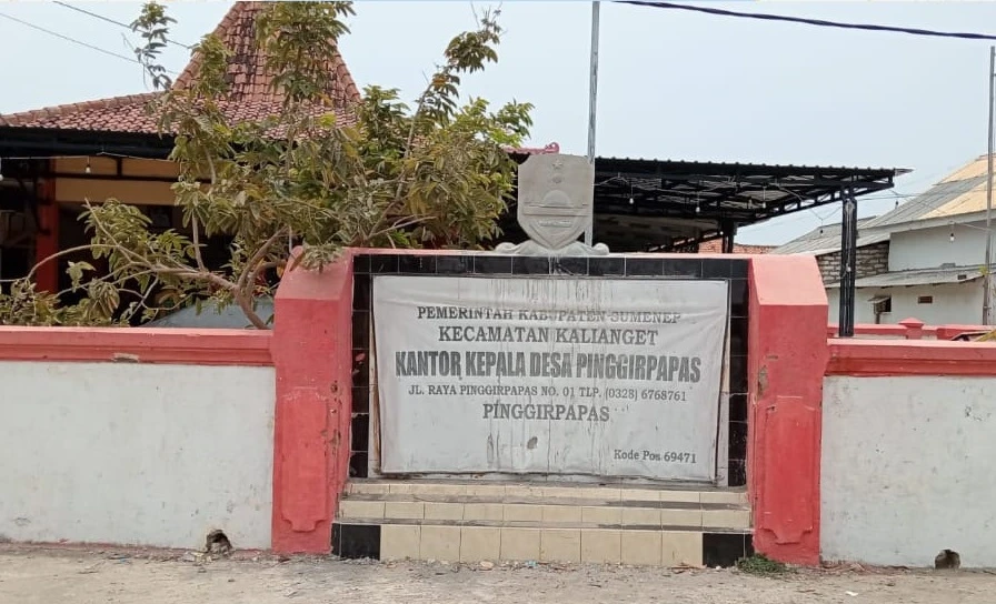 Hamparan tambak garam Desa Pinggirpapas Kecamatan Kalianget Sumenep Madura
