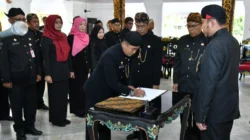 Bupati Sumenep Achmad Fauzi Wongsojudo melantik 31 pejabat administrator dan pengawas di Pendopo Agung