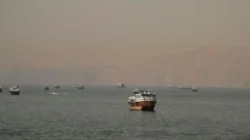 Garda Revolusi Iran menutup Selat Hormuz di tengah meningkatnya ketegangan dengan Amerika Serikat.