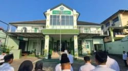 Kepala Seksi Bimas Islam Kemenag Kota Yogyakarta H. M. Tahrir memimpin apel pagi ASN untuk memperkuat ketahanan keluarga dan pelayanan KUA.