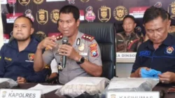 Kapolres Sampang AKBP Hartono menjelaskan penangkapan tersangka kasus kekerasan seksual terhadap anak di Sampang.
