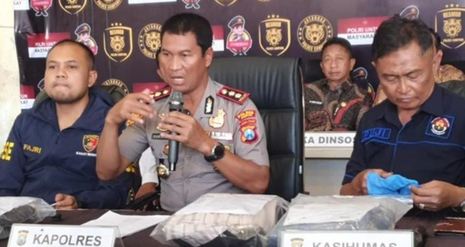 Kapolres Sampang AKBP Hartono menjelaskan penangkapan tersangka kasus kekerasan seksual terhadap anak di Sampang.