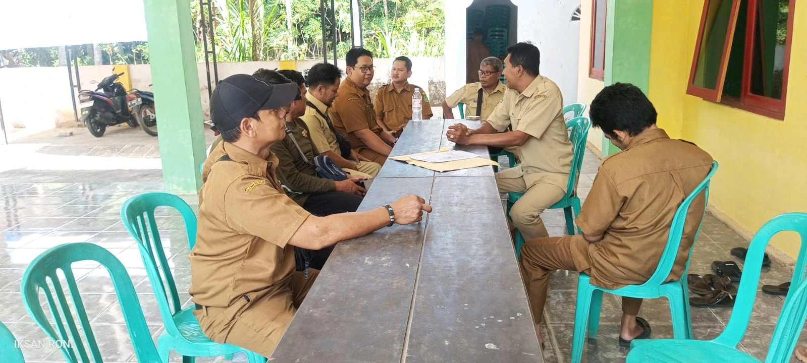 Pengrajin mebel Desa Tenonan Sumenep membuat furnitur kayu berkualitas untuk pasar luar daerah