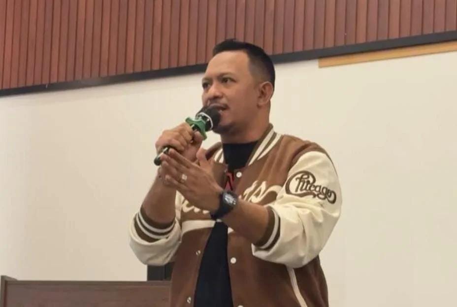 Ali Zainal Abidin mengumumkan pembubaran Yayasan BIP Pamekasan setelah mencatat dua rekor MURI dan berbagai aksi kemanusiaan